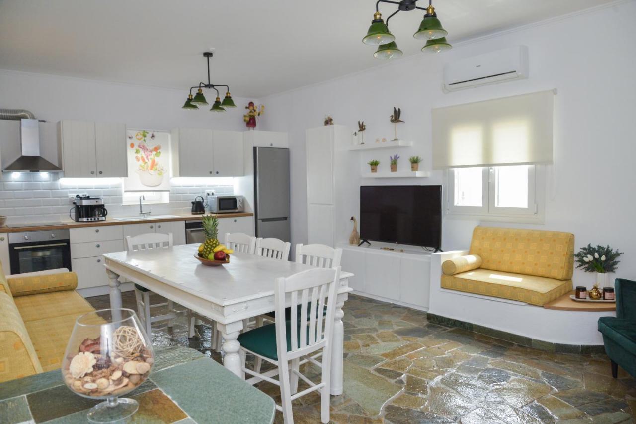 Traditional Villa Relax Zefiria Luaran gambar